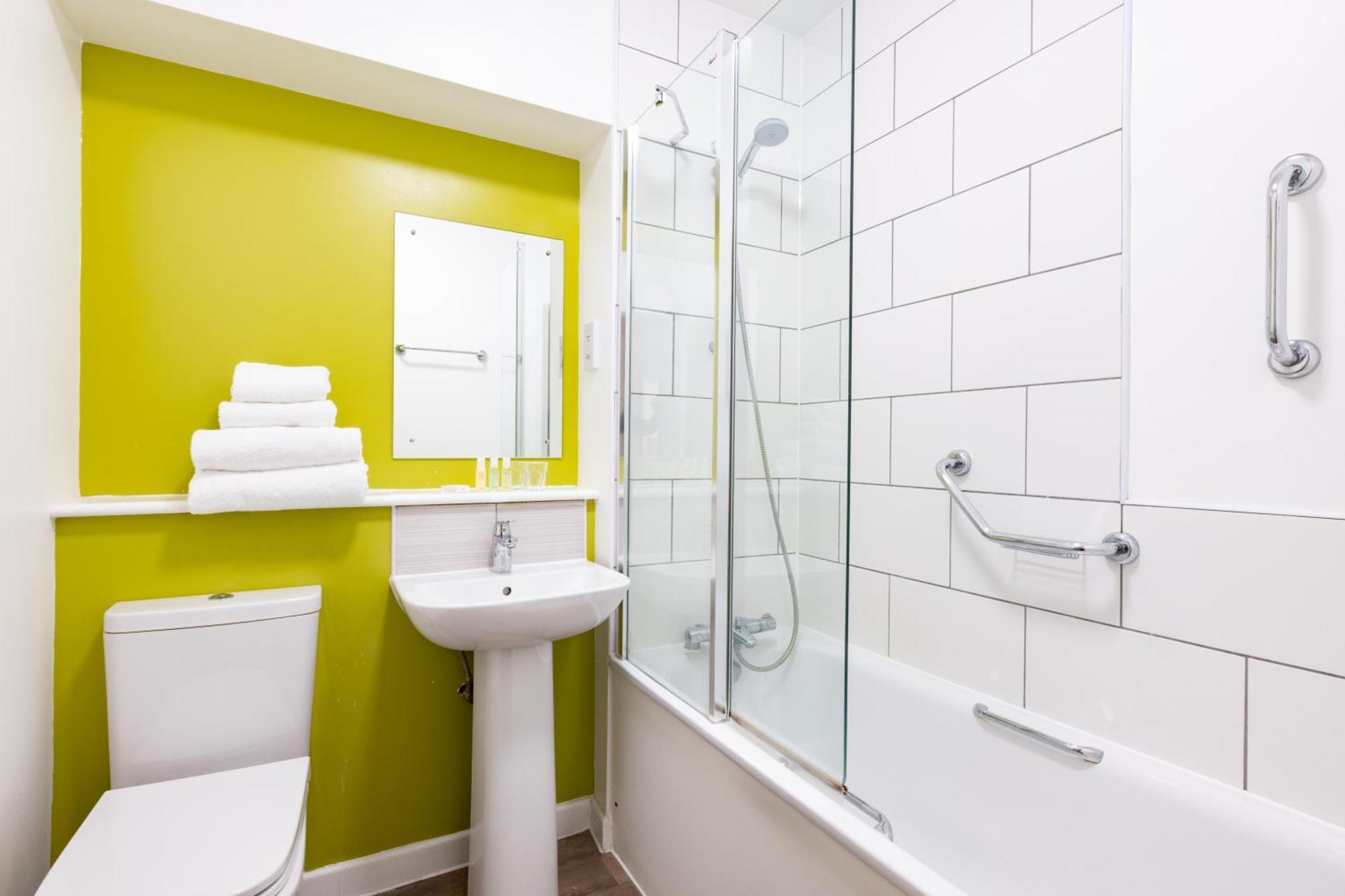 The Broadway Park Hotel Sandown Bagian luar foto